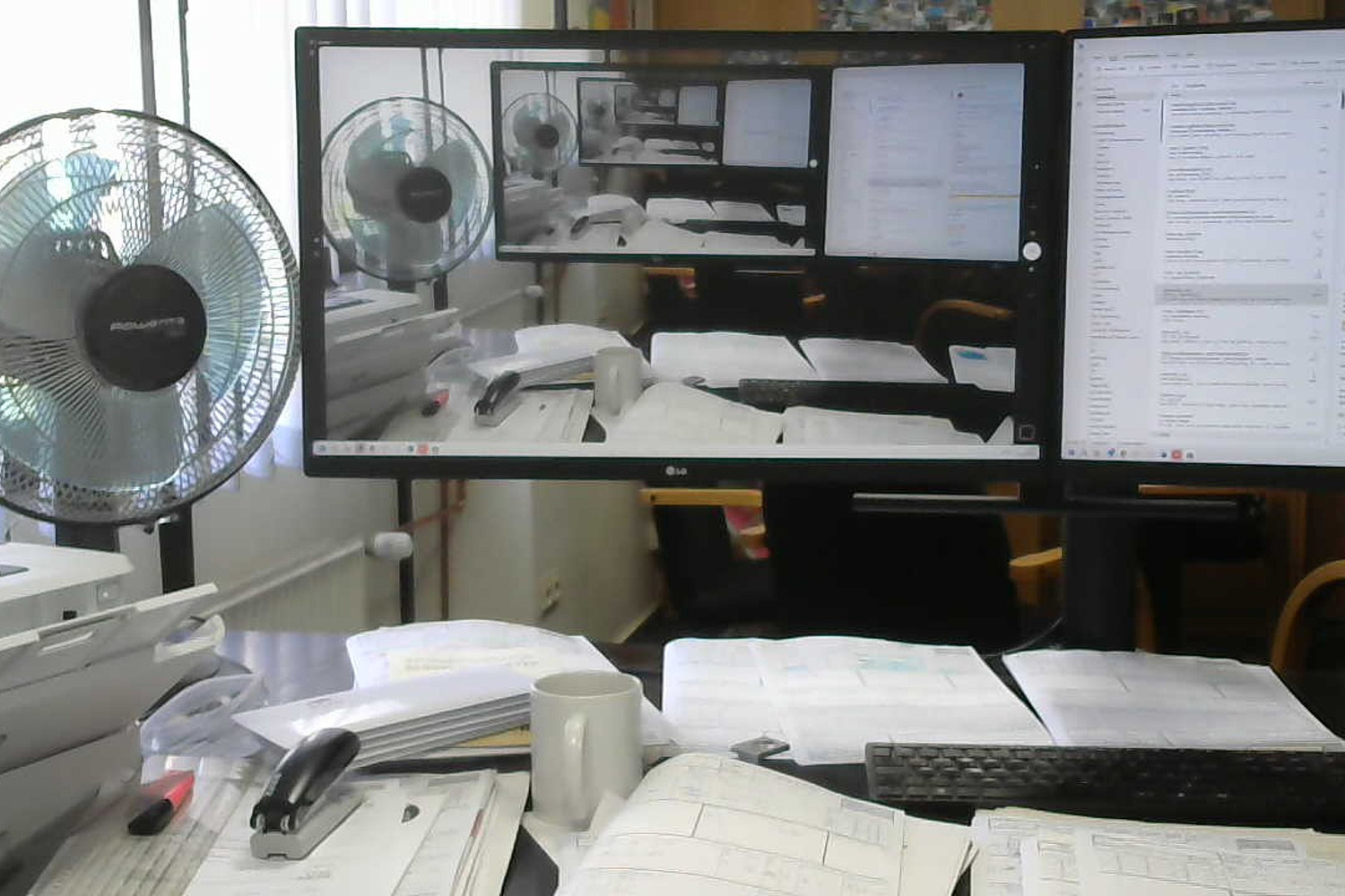 Selfie eines Büro-PCs