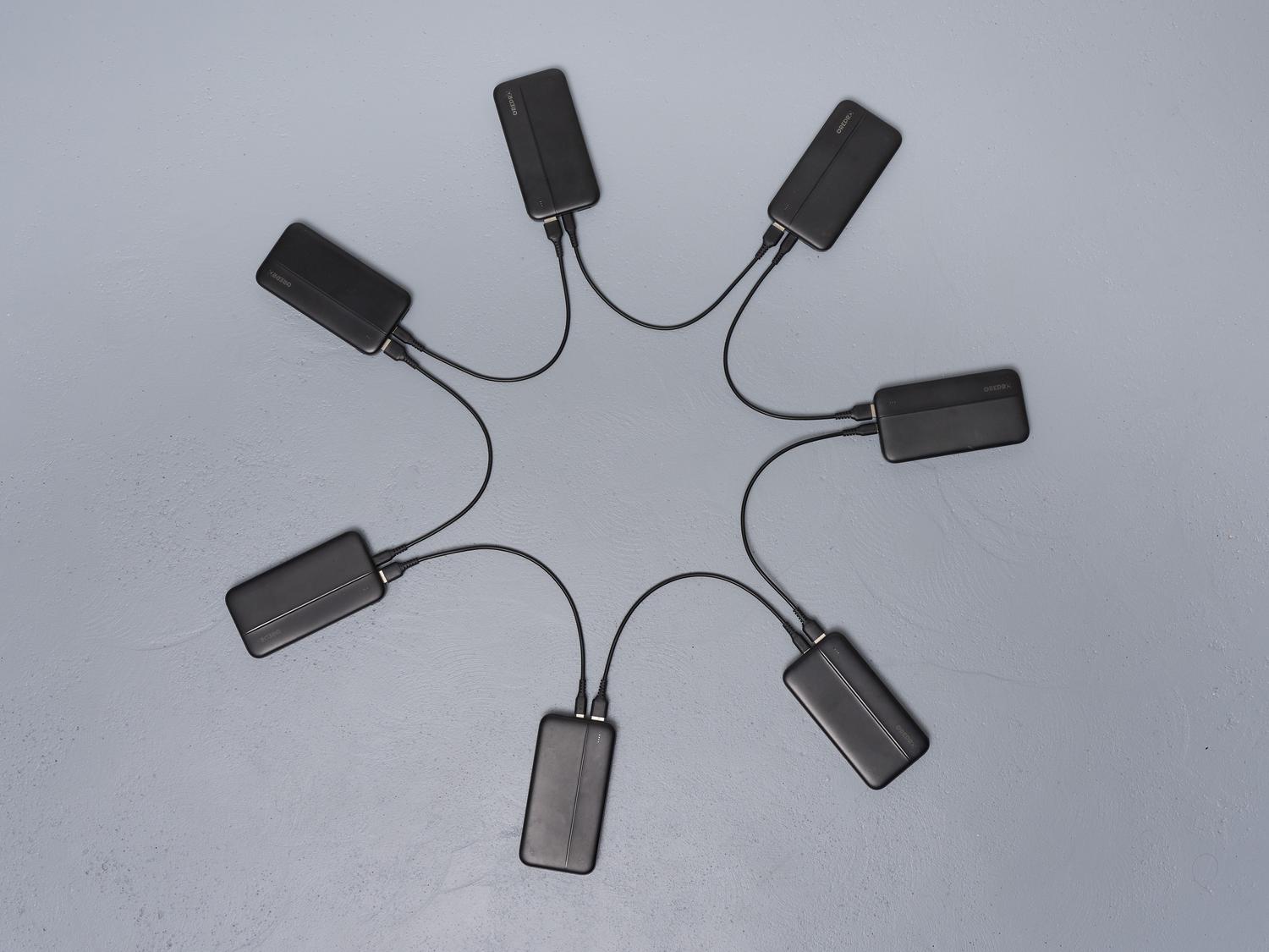 Detail der Powerbanks und USB-Verbindungen