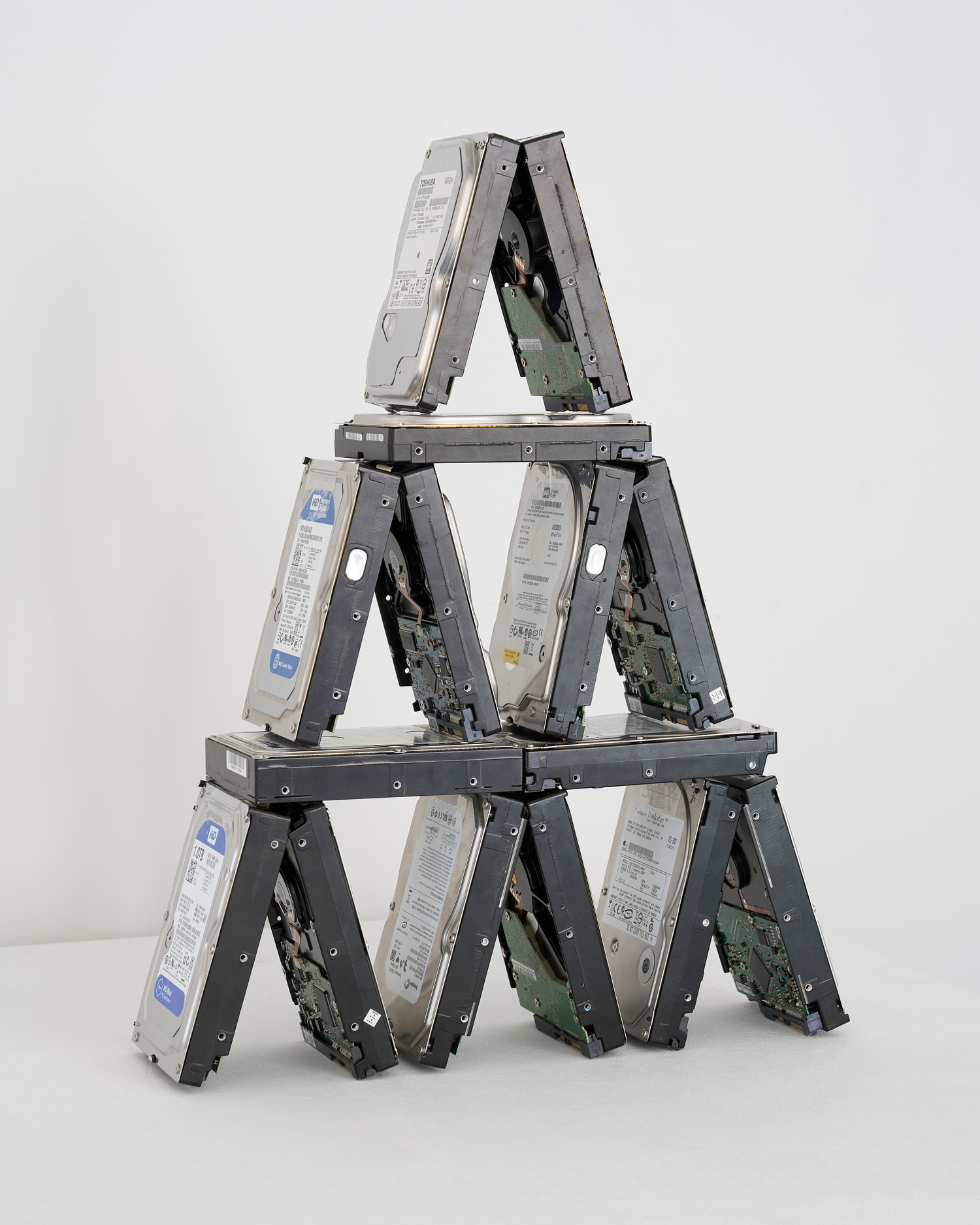 Kartenhaus made from hard disk drives