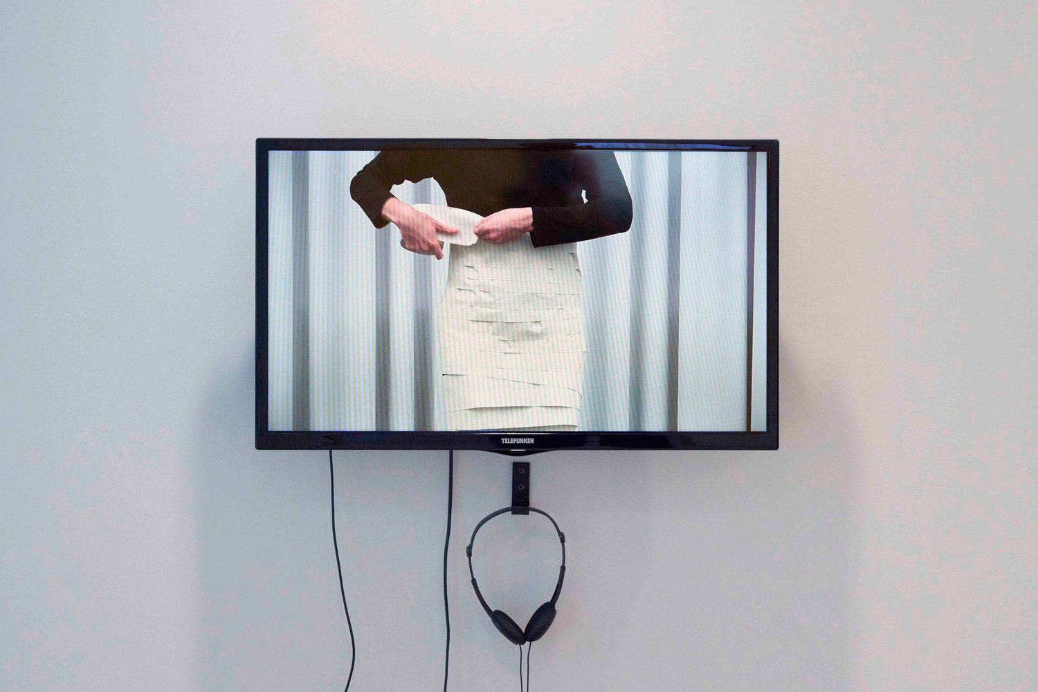 Weitere Ausstellungsansicht von Playing Birthday Games (Alone)