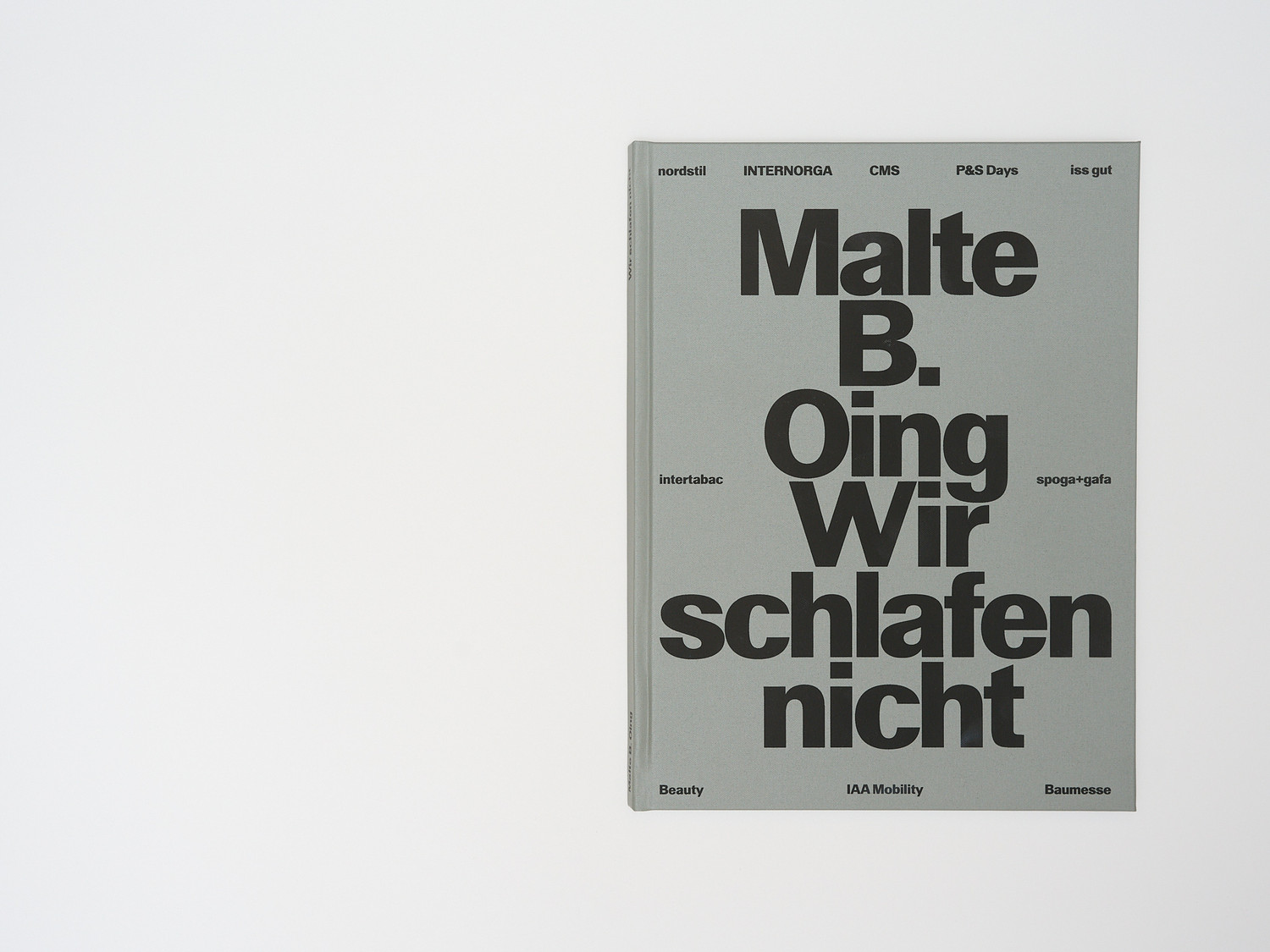 Wir schlafen nicht book and exhibition documentation 1