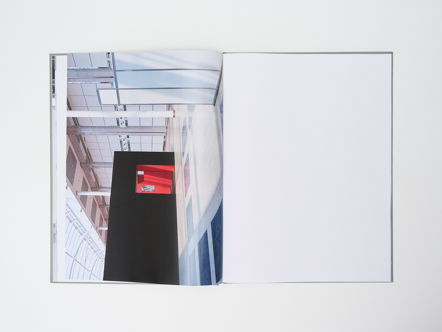 Wir schlafen nicht book and exhibition documentation 11