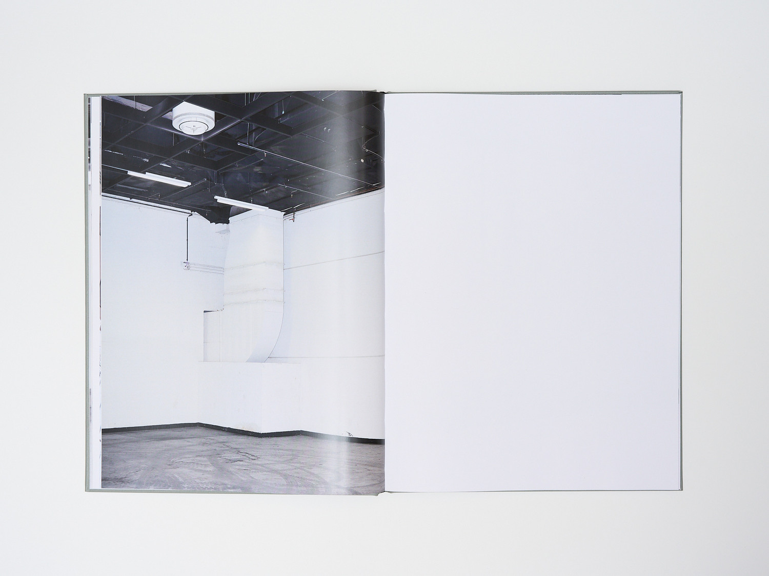 Wir schlafen nicht book and exhibition documentation 14