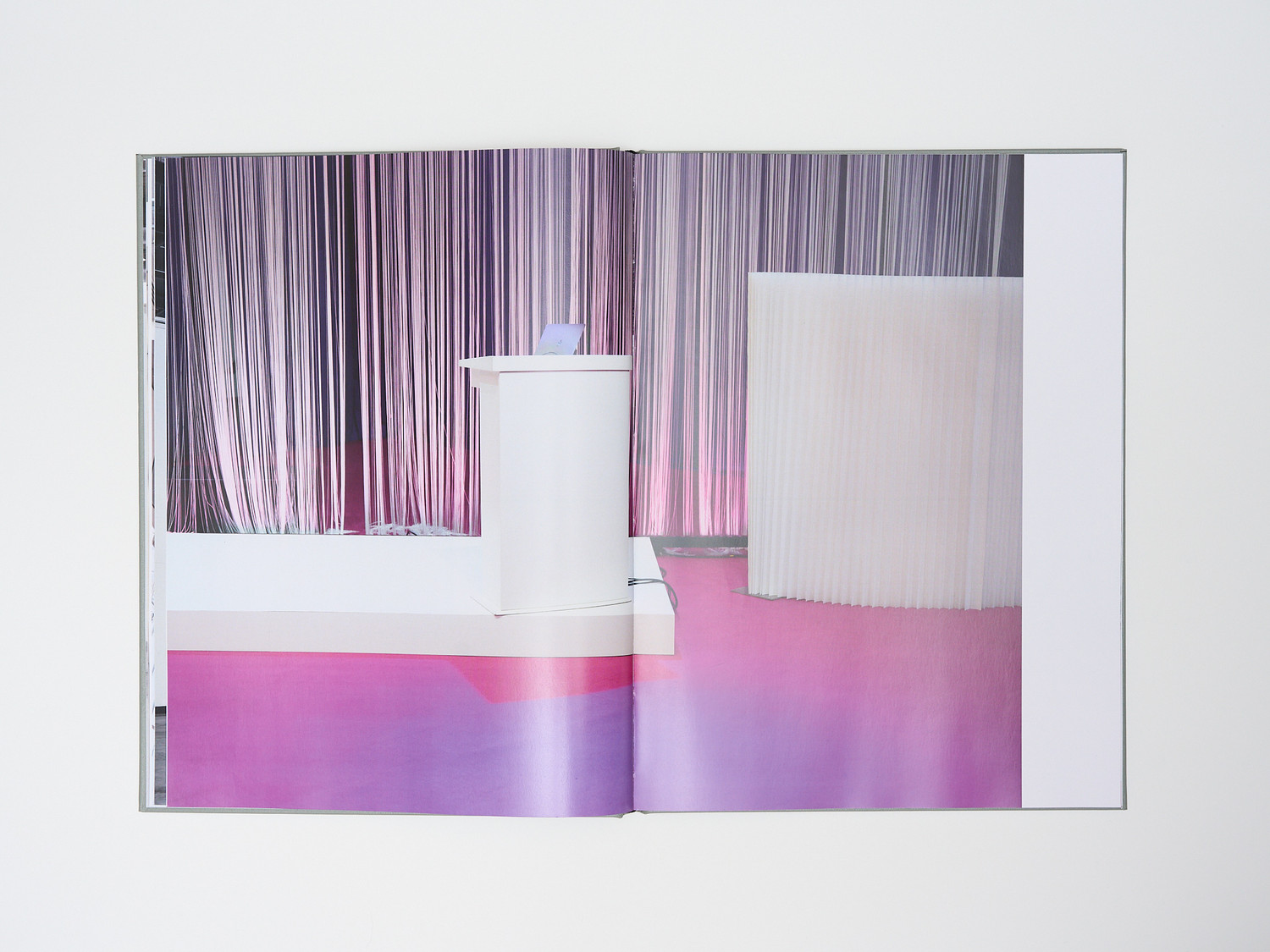 Wir schlafen nicht book and exhibition documentation 16