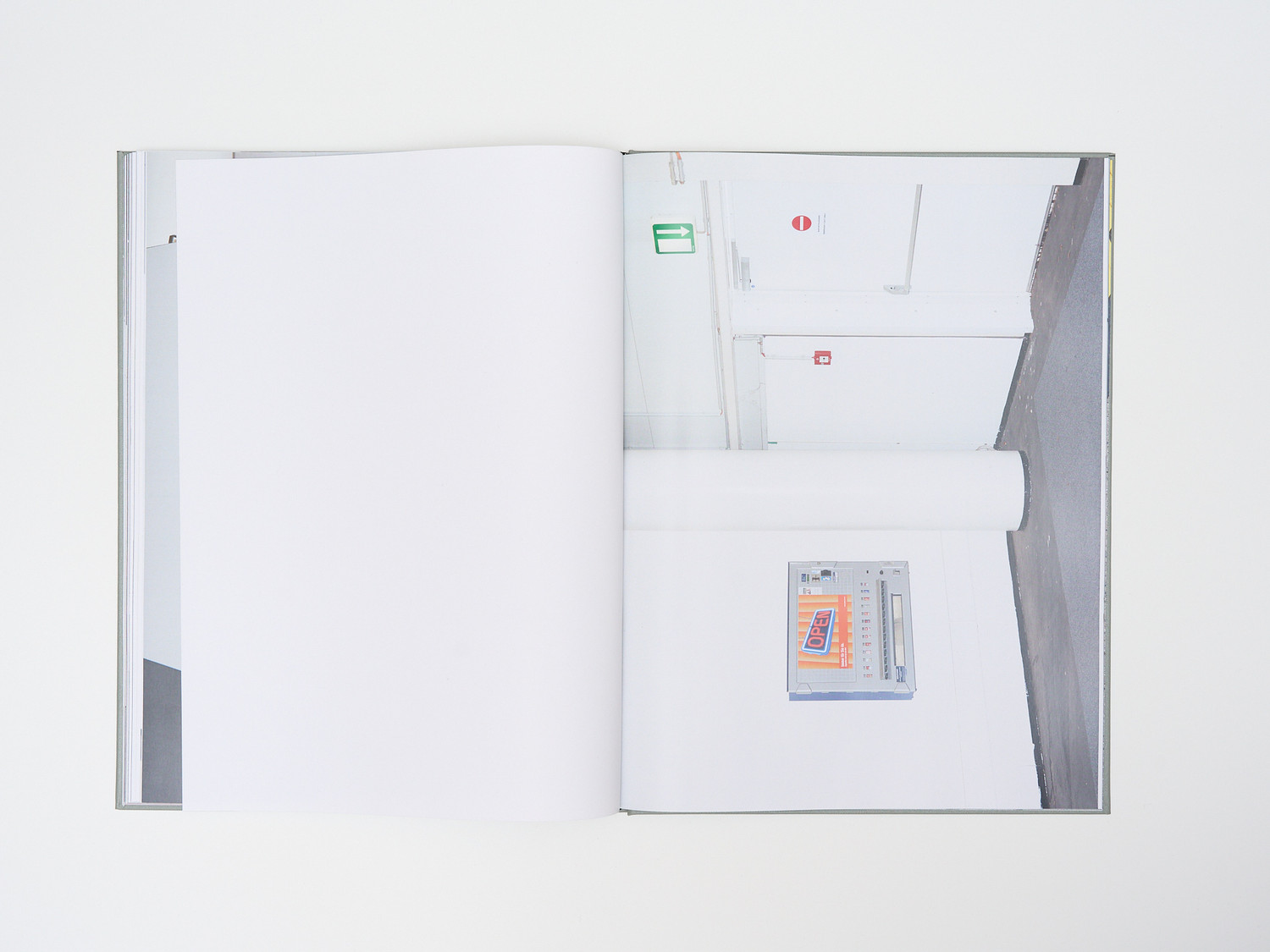 Wir schlafen nicht book and exhibition documentation 17