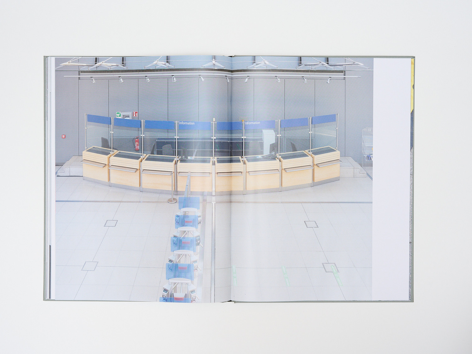 Wir schlafen nicht book and exhibition documentation 24