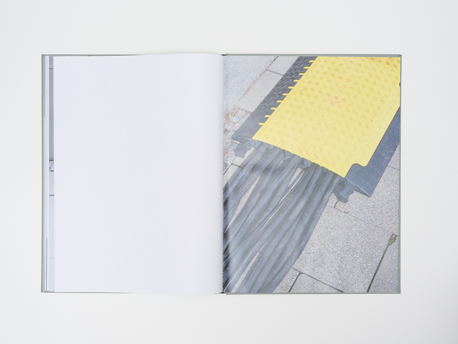 Wir schlafen nicht book and exhibition documentation 26