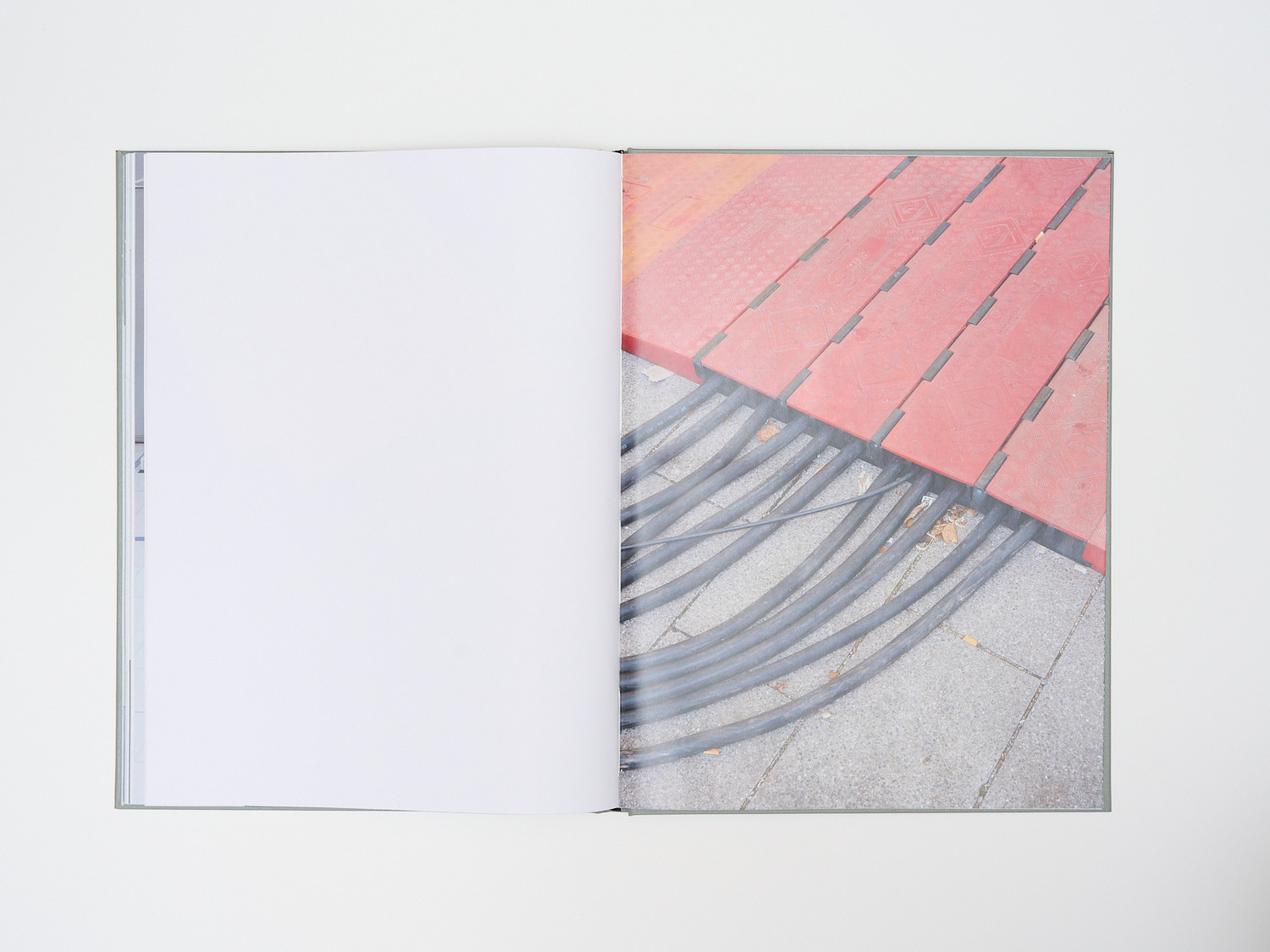 Wir schlafen nicht book and exhibition documentation 27