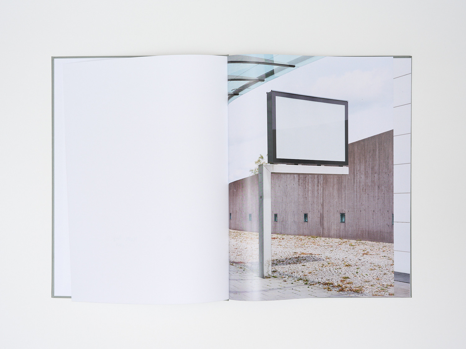Wir schlafen nicht book and exhibition documentation 3
