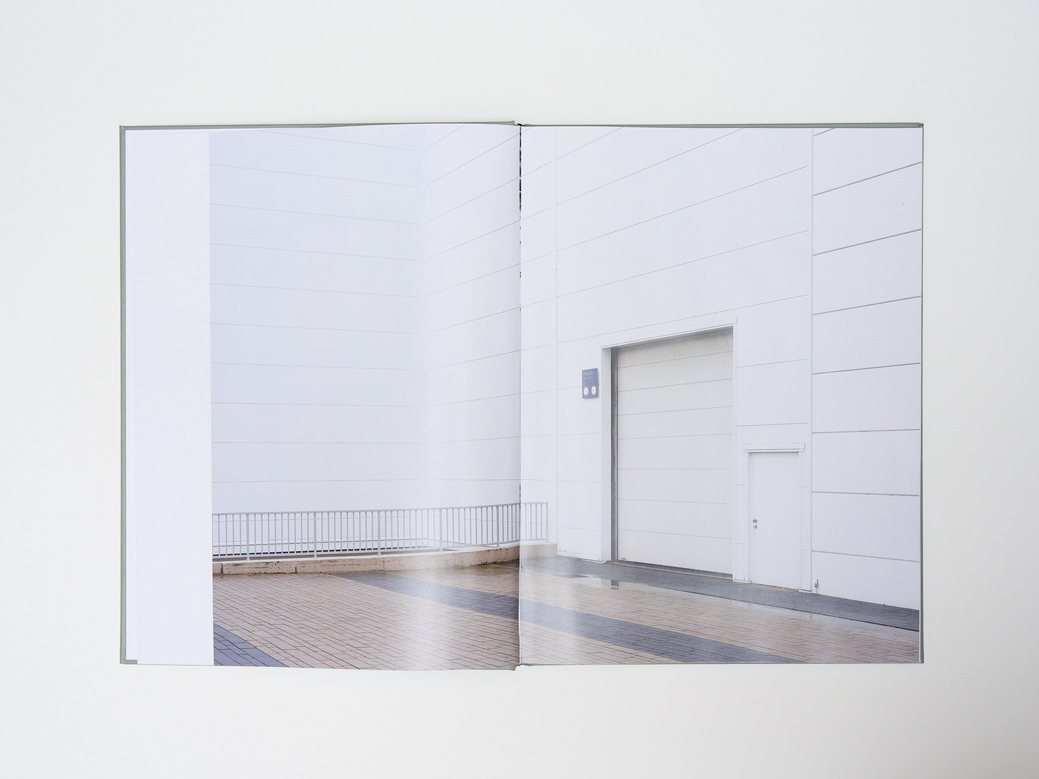 Wir schlafen nicht book and exhibition documentation 4