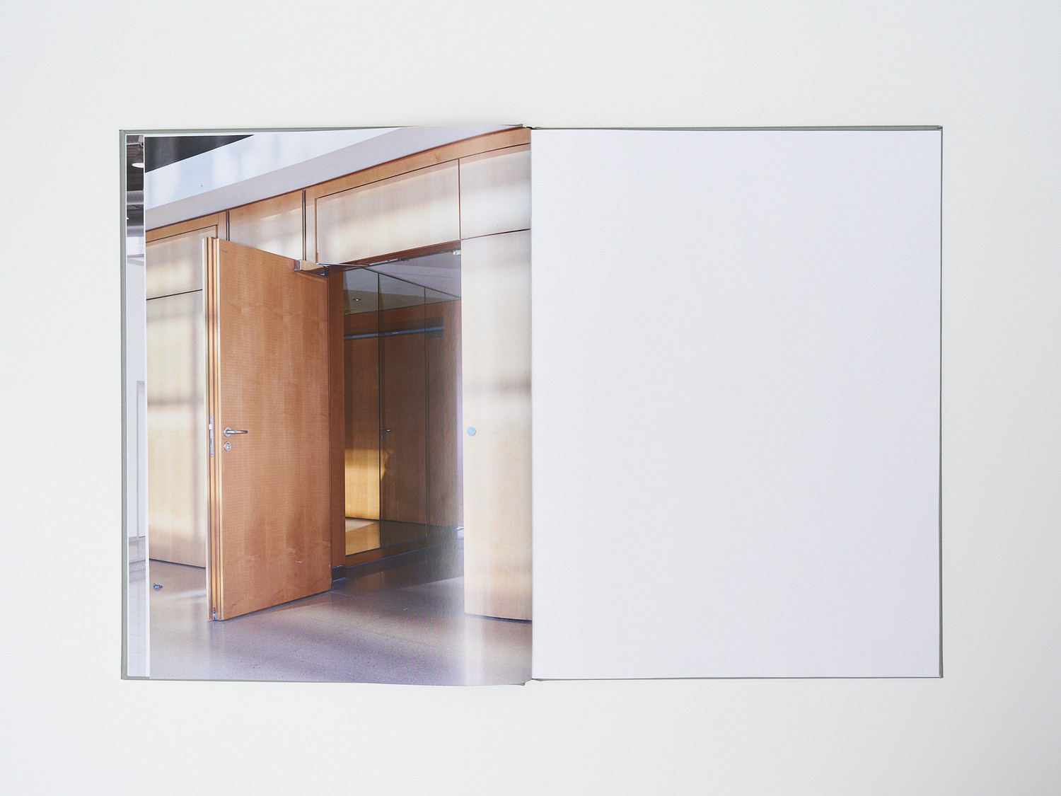 Wir schlafen nicht book and exhibition documentation 8